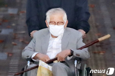 구치소 나서는 신천지 이만희