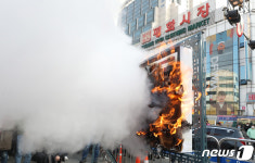 평화시장 앞 무너진 평화