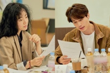이동욱·임수정·이솜 싱글 인 서울, 크랭크인…현실 로코 기대감↑