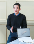 요가 프리미엄 라인업에 대해 설명하는 임철재 이사
