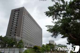 '확진 방문자 1차 접촉' 서울중앙지검 직원 16명 전원 음성