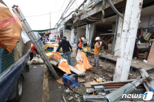 대구 번개시장 시설현대화 앞두고 불법노점상 행정대집행