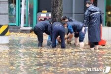 폭우에 침수된 도로