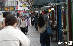 북적이는 노량진 컵밥거리