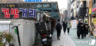 일요일에도 불구하고 한산한 노량진 컵밥거리