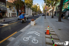 광장 형태 보행로로 개선된 창덕궁 앞 돈화문로