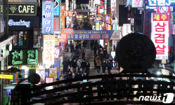 2단계 격상 앞둔 유흥가