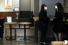 오늘부터 카페 포장, 배달만