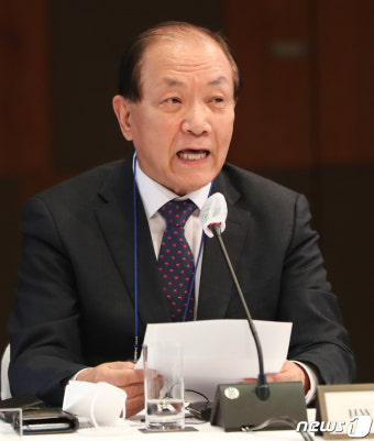 환영사하는 황우여 전 의원
