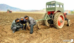 북한 내년은 8차 당대회 열리는 해…농사 준비 더 진취적으로