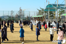 분주한 나주 라온초 임시선별진료소