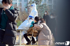 확진 2명 나주 라온초 800명 전수조사…학부모 발 동동