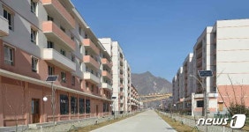 노동신문 검덕지구에 2300여 세대 살림집 꾸려져