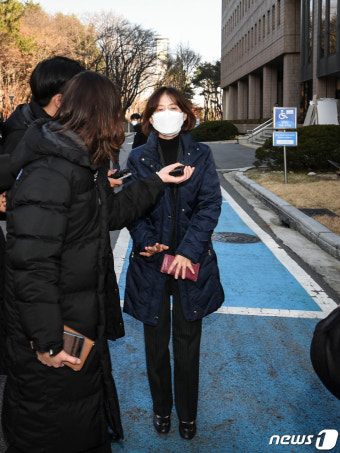 취재진 질문받는 박은정 감찰담당관