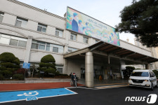 정부, 국립중앙의료원에 긴급치료병상 30병상 늘린다