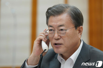 문재인 대통령, 마크롱 프랑스 대통령과 통화