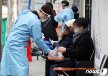 검사 전 일회용 장갑 착용하세요