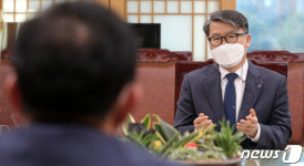 전북도의회에 머리 숙인 정병익 부교육감…해임 결의안에 깜짝