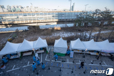 체육센터 주차장에 마련된 코로나19 임시 선별진료소