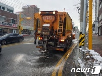 대설주의보 발효 목포시, 주요 경사로·교차로 신속 제설작업