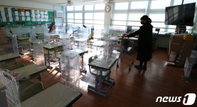 코로나19 확산...학생 없는 초등학교