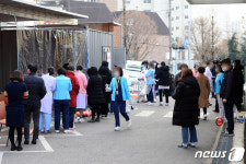 의료진·환자 등 5명 확진 광주기독병원 선별진료소 적막감