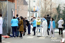 의료진·환자 등 5명 확진된 광주기독병원 선별진료소 적막감