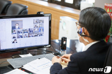 화상회의로 진행된 코로나19 대응 정책평가 간담회