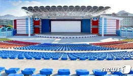 평안남도에 완공된 평성청년야외극장…5000석 규모