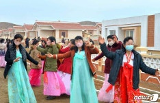 북한, 광천닭공장 사료보장농장 새집들이 행사 진행