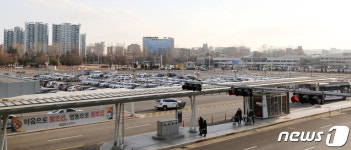 한산한 공항... 한산한 주차장