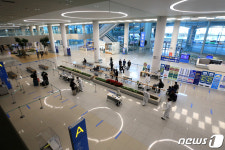 한산한 공항 입국장