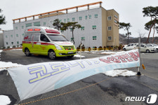 62명 확진 효정요양병원...확진자 이송