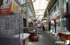 썰렁한 울산 신정시장 먹거리골목