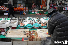 새해 첫 오일장인데...