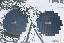 한파가 찾아온 수상 태양광 발전소