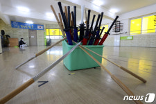 운영 재개 준비하는 해동검도관...9인 이하 아동 허용