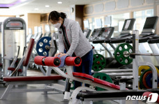 정부 헬스장·노래연습장 해제 하나