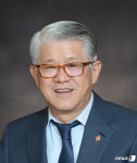 최신원 SK네트웍스 회장, 대한펜싱협회장 연임 성공