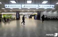 전국 기상악화에 관광객 사라진 제주공항