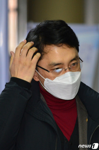 성폭행 논란 속 출석한 무소속 김병욱 의원