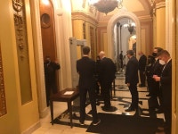 난동사태에 보안 강화했지만…총기 찬 美의원 프리패싱 논란