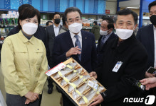 전현희 위원장, 농축산물 유통현장 방문