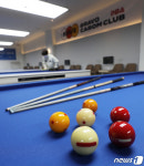 42일 만에 불 밝히는 당구장