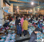 붐비는 죽도어시장