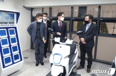 이차전지 생산기업 방문한 박진규 차관