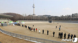 코로나19 진단검사 기다리는 줄