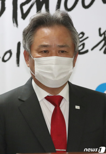 이기흥 대한체육회장, 직무 정지 조치 결정…비위 혐의 수사 진행 중