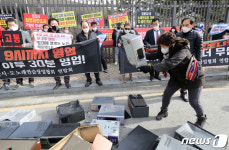 코로나19로 노래연습장 다죽는다!