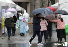 분주한 대전 서구 선별진료소